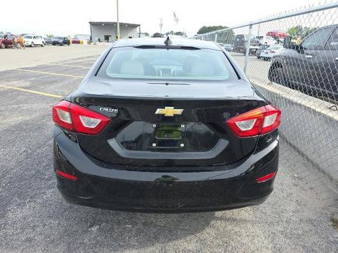 Used 2018 Chevrolet Cruze LS image 5