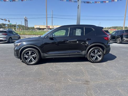 Used 2024 Volvo XC40 B5 Core image 7