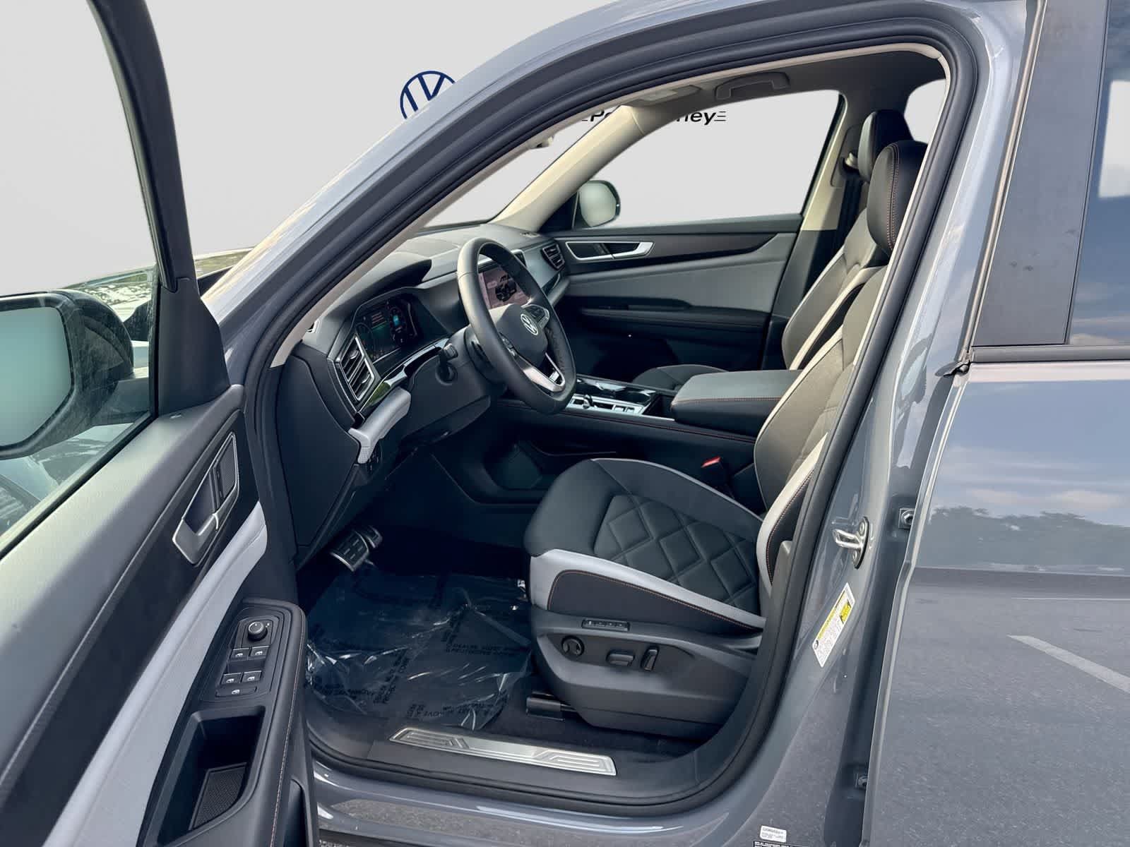 Used 2024 Volkswagen Atlas Peak Edition SEL AWD/4WD image 10