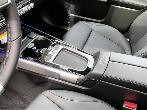 New 2026 Mercedes-Benz GLB 250 4MATIC image 11