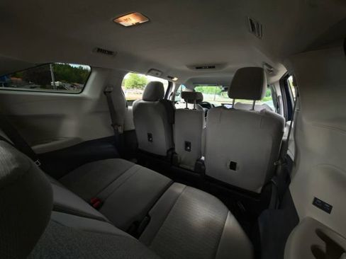 Used 2023 Toyota Sienna LE AWD/4WD image 39