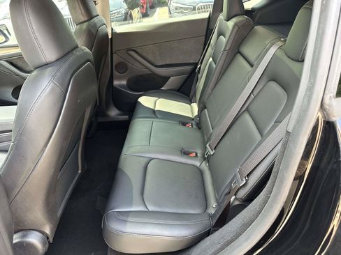 Used 2024 Tesla Model Y Long Range AWD/4WD image 19