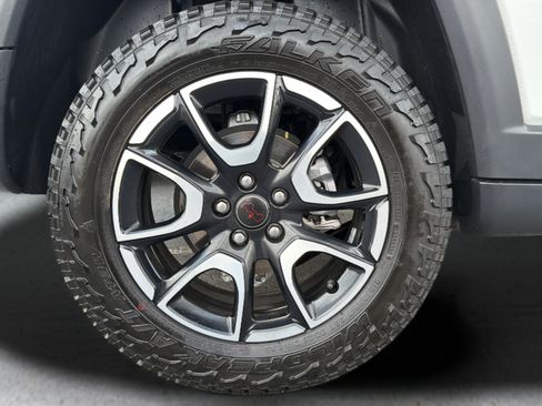 Used 2025 Jeep Compass Trailhawk AWD/4WD image 25