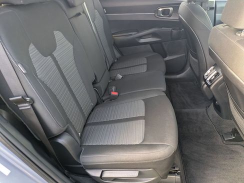 Used 2025 Kia Sorento LX image 19