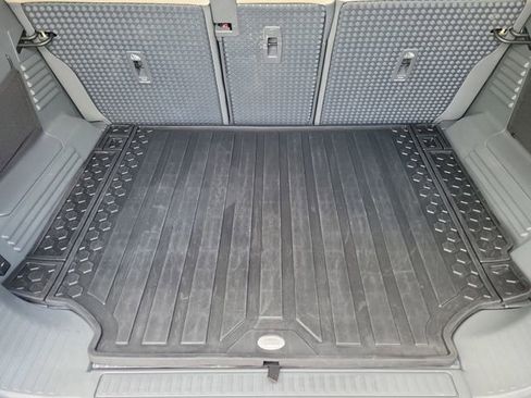 Used 2023 Land Rover Defender 110 S image 7