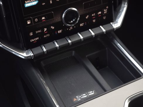 Used 2025 GMC Acadia Elevation image 12