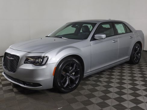 Used 2023 Chrysler 300 S image 9