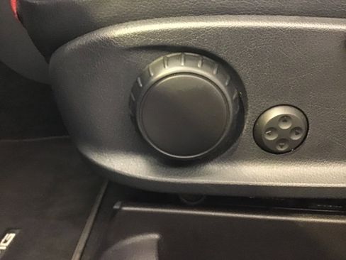 Used 2022 Mercedes-Benz GLB 250 4MATIC w/ AMG Line image 11