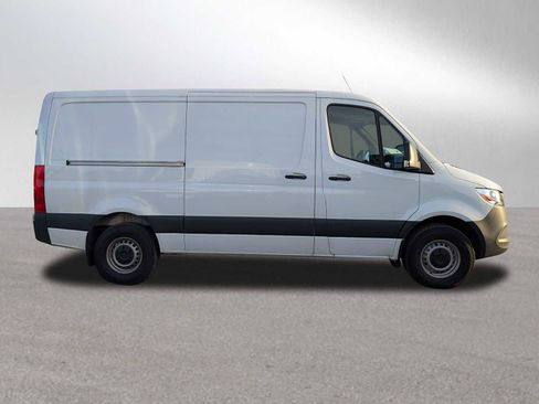 Used 2025 Mercedes-Benz Sprinter 2500 image 2