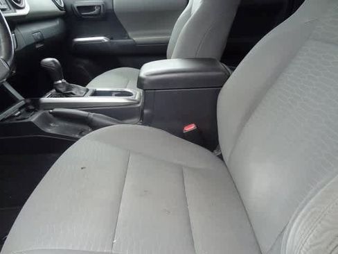 Used 2017 Toyota Tacoma SR5 w/ Tow Package image 11