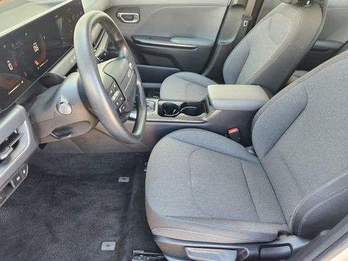 Used 2025 Kia K4 LXS image 12