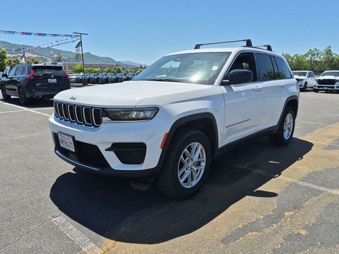 Used 2024 Jeep Grand Cherokee Laredo X AWD/4WD image 7