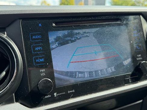 Used 2018 Toyota Tacoma TRD Sport AWD/4WD image 30