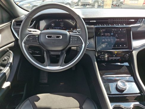Used 2023 Jeep Grand Cherokee Altitude AWD/4WD image 11