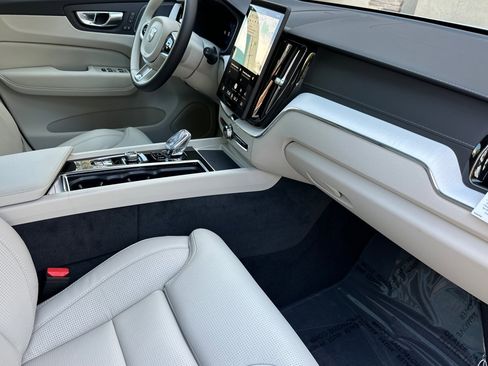 New 2026 Volvo XC60 T8 Ultra w/ Climate Package AWD/4WD image 13