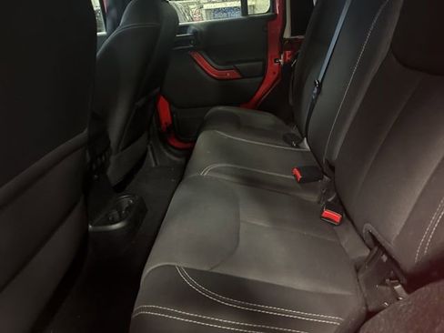 Used 2017 Jeep Wrangler Unlimited Sahara image 12