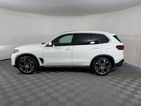 Certified 2024 BMW X5 xDrive40i w/ Premium Package AWD/4WD image 2