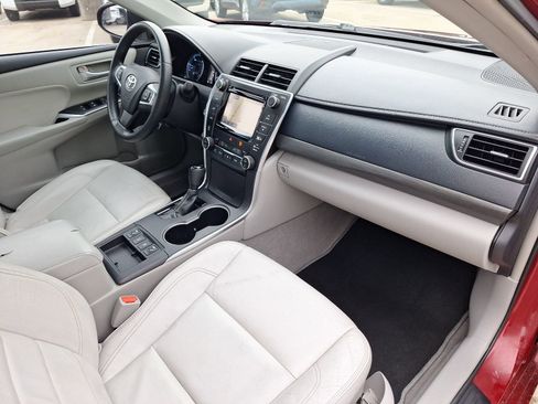 Used 2015 Toyota Camry XLE w/ Moonroof Package FWD image 34
