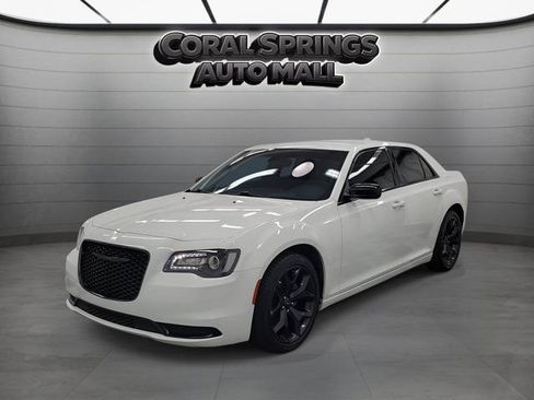 Used 2023 Chrysler 300 Touring w/ Sport Appearance Package RWD image 3