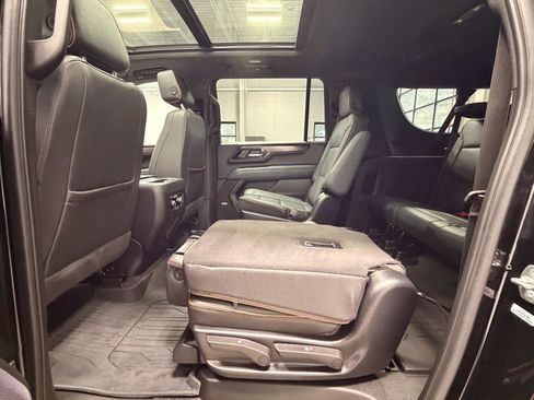 Used 2025 GMC Yukon XL AT4 w/ AT4 Premium Package image 18