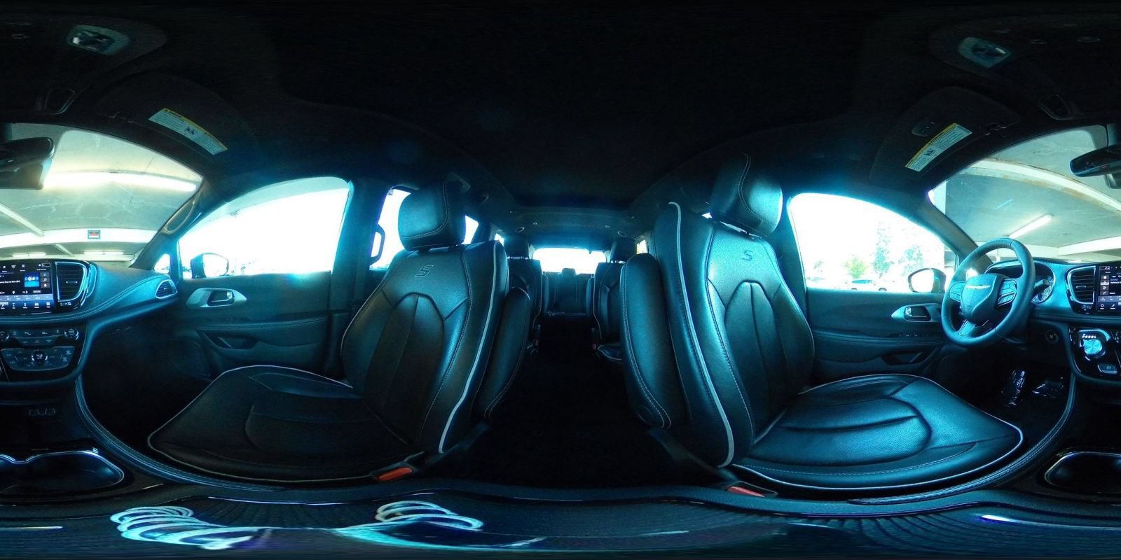 Used 2025 Chrysler Pacifica Limited FWD image 46