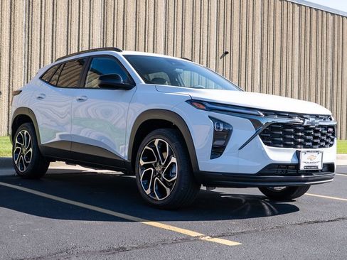 New 2025 Chevrolet Trax RS w/ Driver Confidence Package image 2