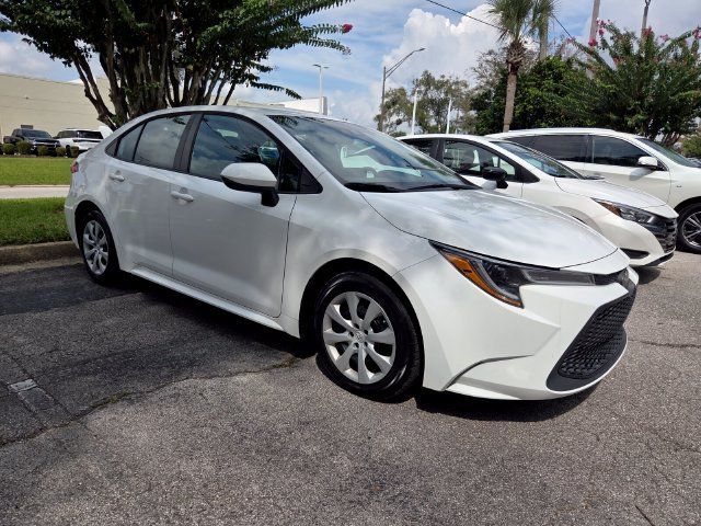 Used 2022 Toyota Corolla LE FWD image 3