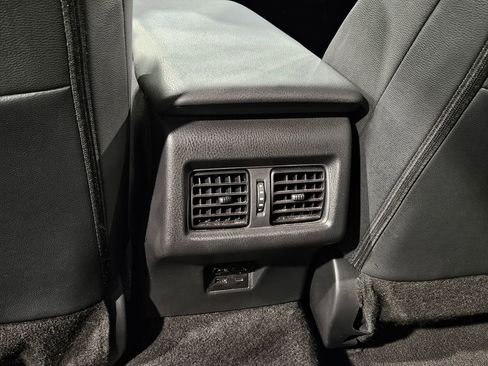 Used 2025 Toyota Camry SE image 36