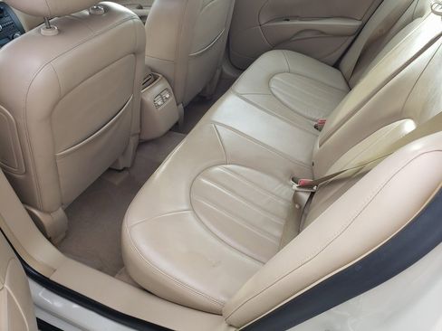 Used 2011 Buick Lucerne CXL image 12