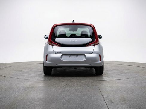 Used 2025 Kia Soul LX w/ LX Technology Package FWD image 7