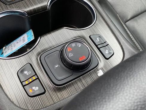 Certified 2023 GMC Acadia SLT image 13