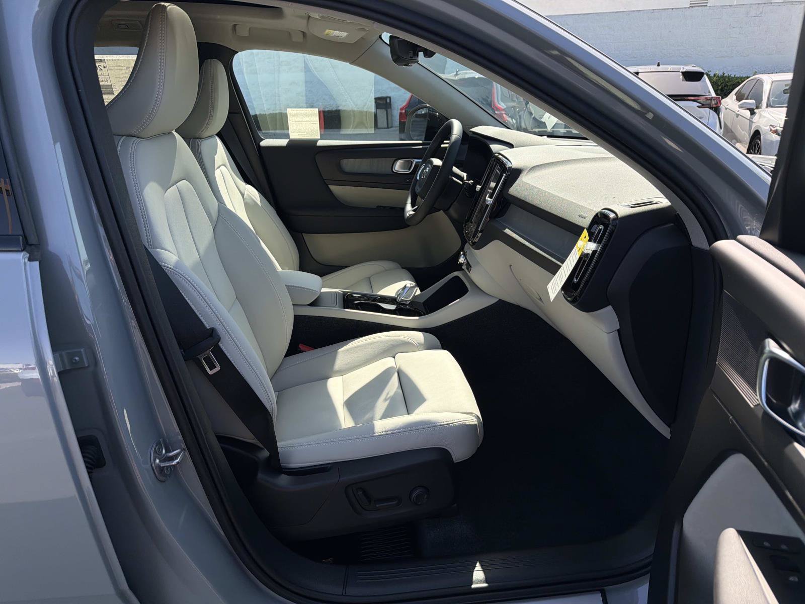 New 2026 Volvo XC40 B5 Plus w/ Protection Package Premier AWD/4WD image 20