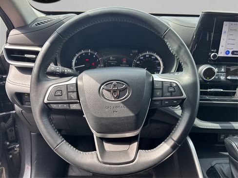Used 2023 Toyota Highlander LE AWD/4WD image 25
