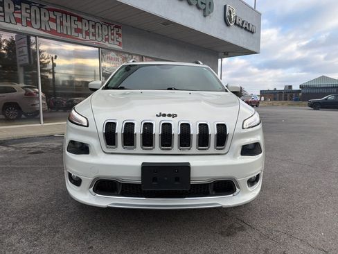 Used 2018 Jeep Cherokee Overland image 3