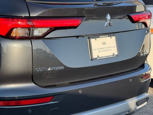 Used 2025 Mitsubishi Outlander SE image 8