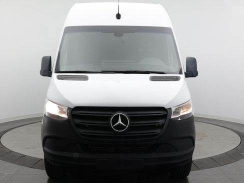Used 2023 Mercedes-Benz Sprinter 2500 image 2