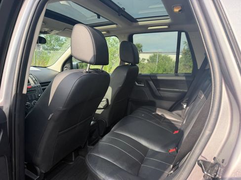 Used 2011 Land Rover LR2 HSE AWD/4WD image 10
