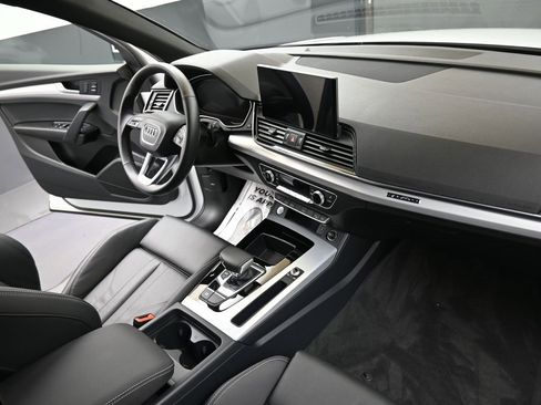 Certified 2025 Audi Q5 2.0T Premium w/ Convenience Plus Package image 12