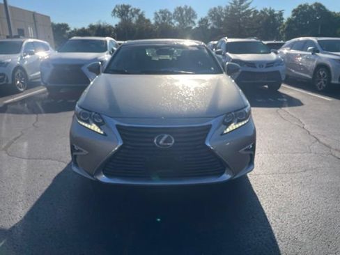 Used 2018 Lexus ES 350 w/ Ultra Luxury Package FWD image 2