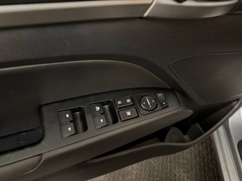 Used 2017 Hyundai Elantra Limited image 22