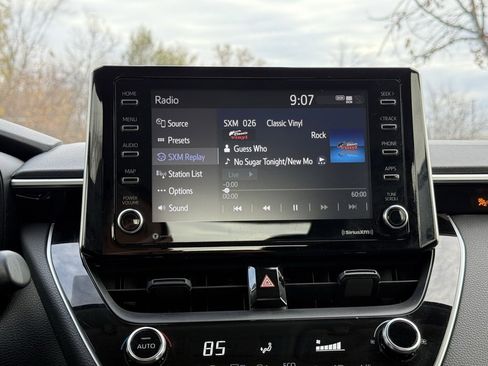 Used 2021 Toyota Corolla LE image 16