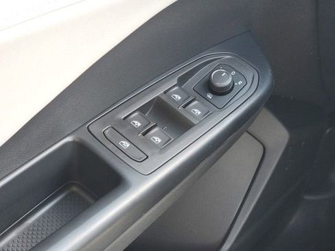 New 2025 Volkswagen Taos SE image 30