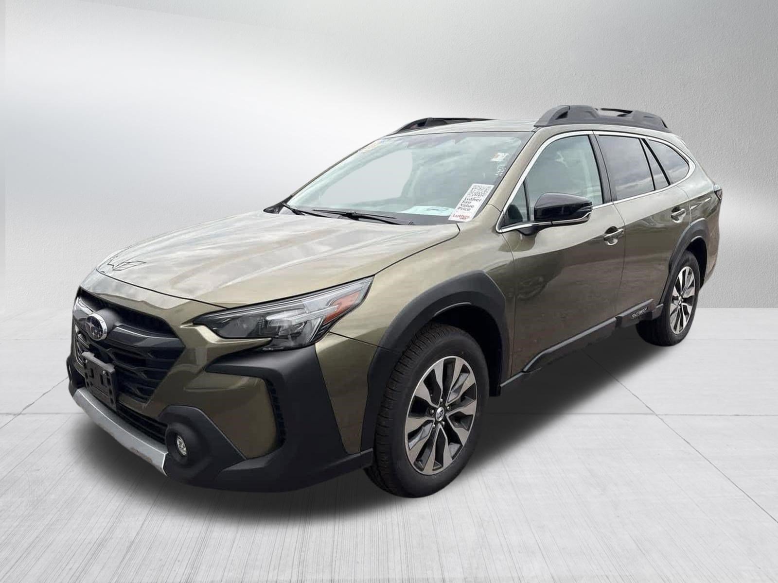 Used 2025 Subaru Outback Limited w/ Tech Package 3 AWD/4WD image 2
