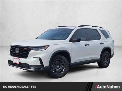 Used 2025 Honda Pilot TrailSport image 1