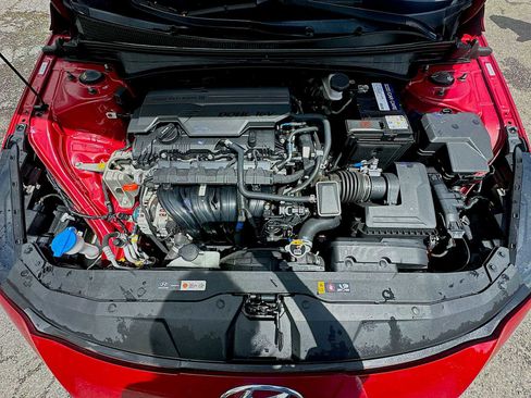 Used 2023 Hyundai Elantra Limited FWD image 17