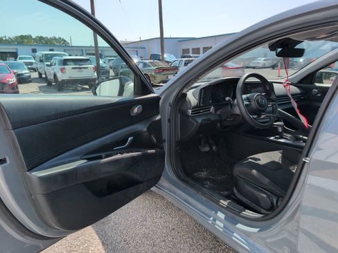 Used 2022 Hyundai Elantra SEL FWD image 6