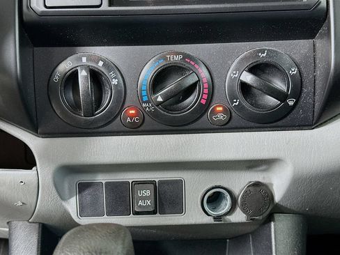 Used 2014 Toyota Tacoma 2WD Access Cab w/ Convenience Package image 13