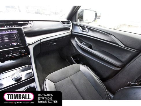 Used 2024 Jeep Grand Cherokee L Laredo image 11