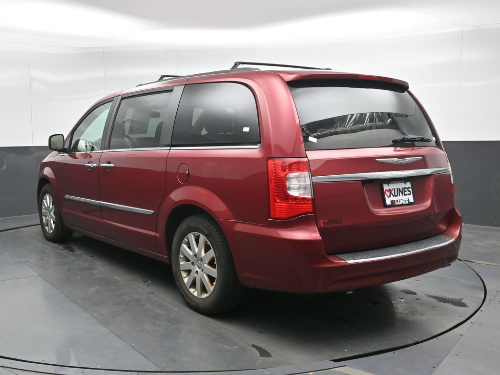 Used 2016 Chrysler Town & Country Touring w/ Driver Convenience Group FWD image 10