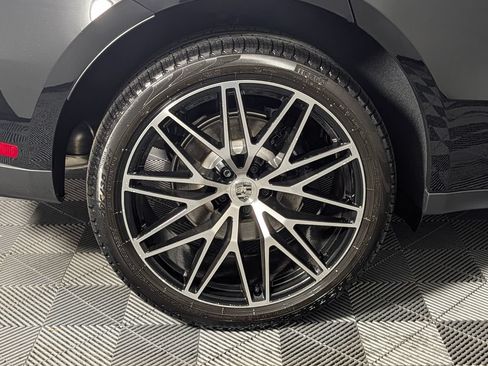 New 2026 Porsche Macan AWD/4WD image 13